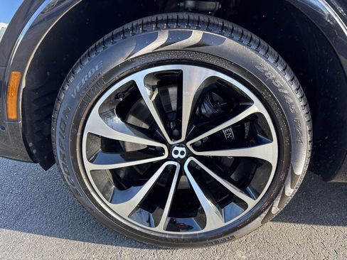 Used 2022 Bentley Bentayga image 7