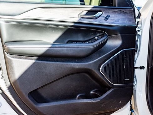 Used 2023 Jeep Grand Cherokee L Overland image 25