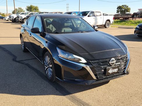 Used 2024 Nissan Altima 2.5 SV image 6