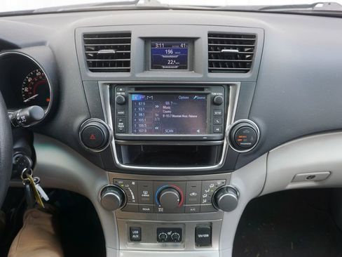 Used 2013 Toyota Highlander SE AWD/4WD image 10