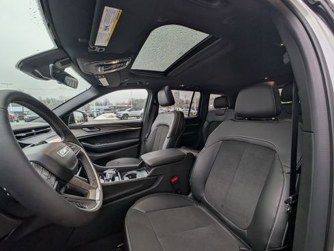 New 2026 Jeep Grand Cherokee Altitude image 13