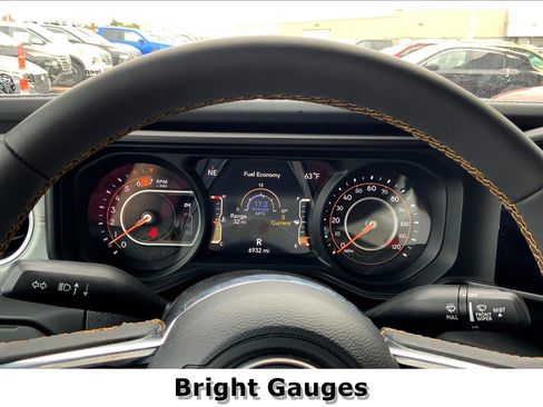 Used 2024 Jeep Wrangler Sahara image 21