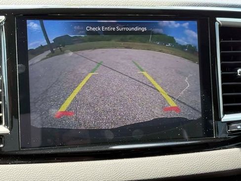 Used 2023 Chrysler Pacifica Touring-L FWD image 26