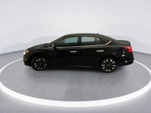 Used 2019 Nissan Sentra SR FWD image 3
