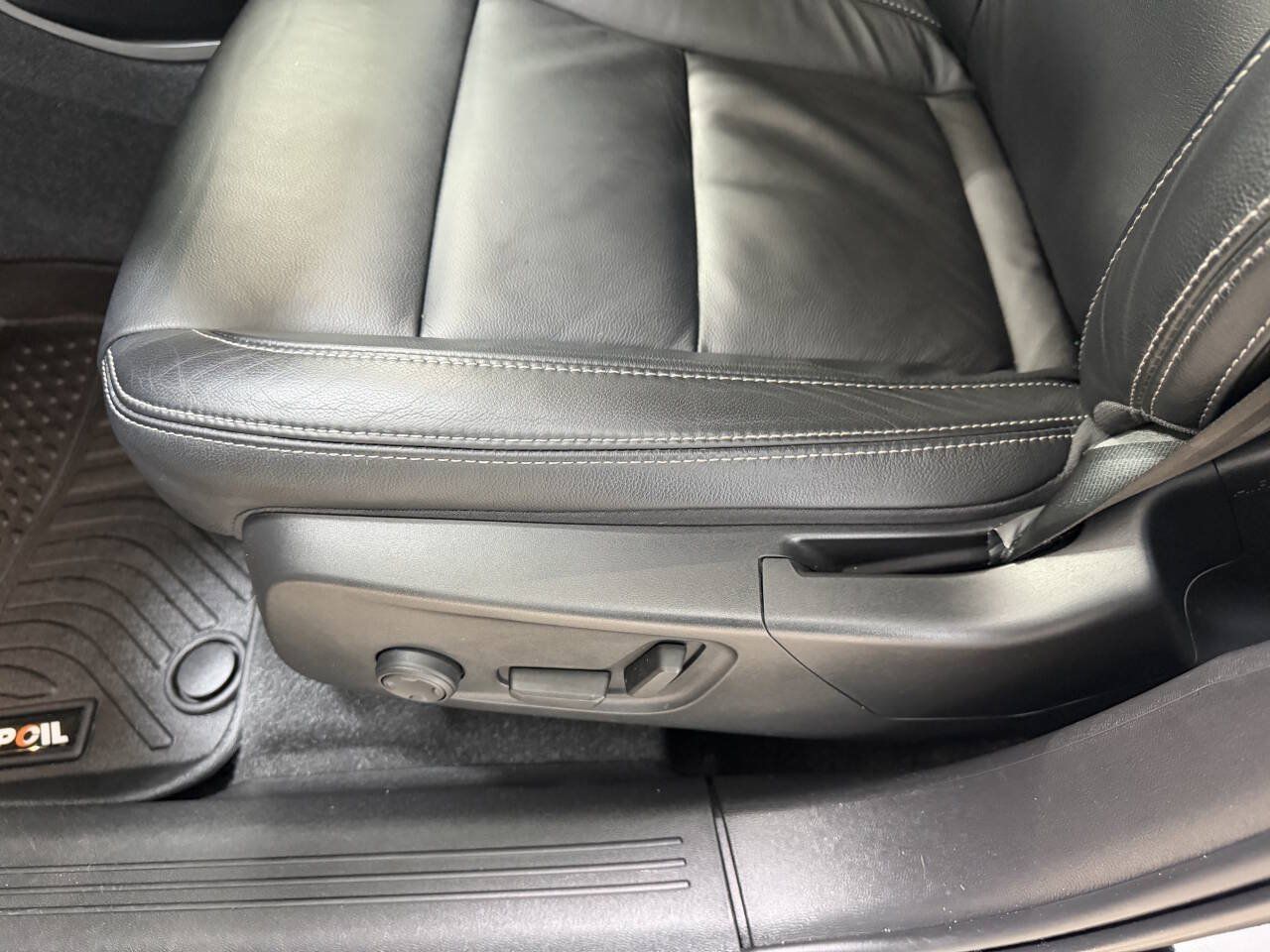 Used 2023 Volvo XC40 B4 Core FWD image 17