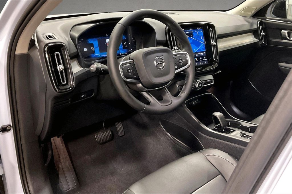 Certified 2024 Volvo XC40 B5 Core AWD/4WD image 18