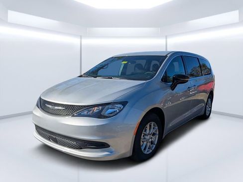New 2026 Chrysler Voyager LX image 7