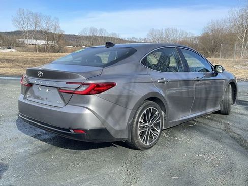 Used 2025 Toyota Camry XLE w/ Premium Package image 5