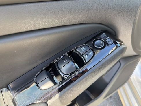 Used 2024 Nissan Altima 2.5 SR image 11