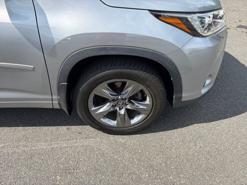 Used 2019 Toyota Highlander Limited Platinum AWD/4WD image 25
