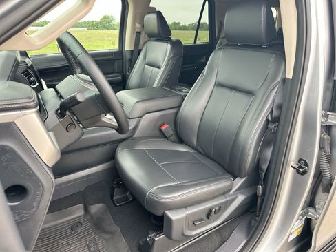 Used 2024 Ford Expedition XLT RWD image 11