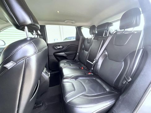 Used 2019 Jeep Cherokee Limited image 20