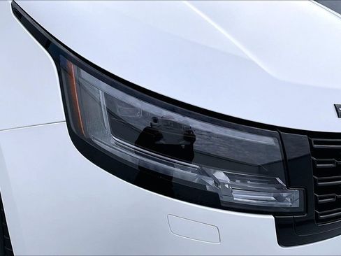 Certified 2025 Land Rover Range Rover Autobiography AWD/4WD image 30