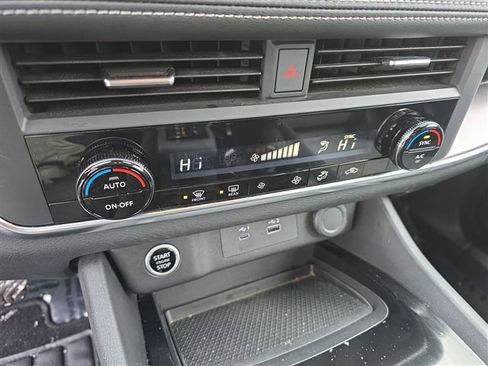 Used 2023 Nissan Rogue SV image 19