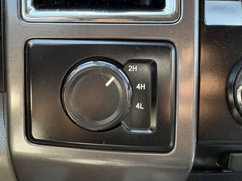 Used 2015 Ford F150 XLT w/ Equipment Group 302A Luxury AWD/4WD image 31