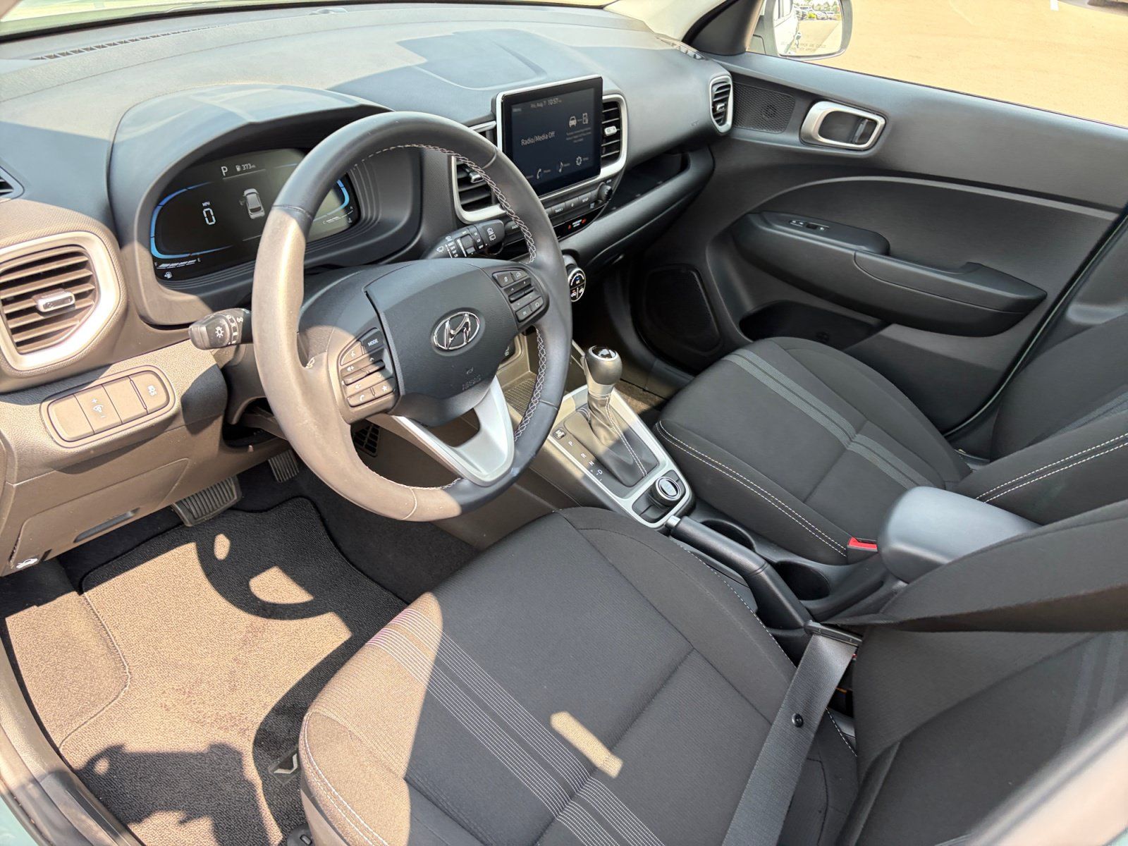 Certified 2025 Hyundai Venue SEL FWD image 14