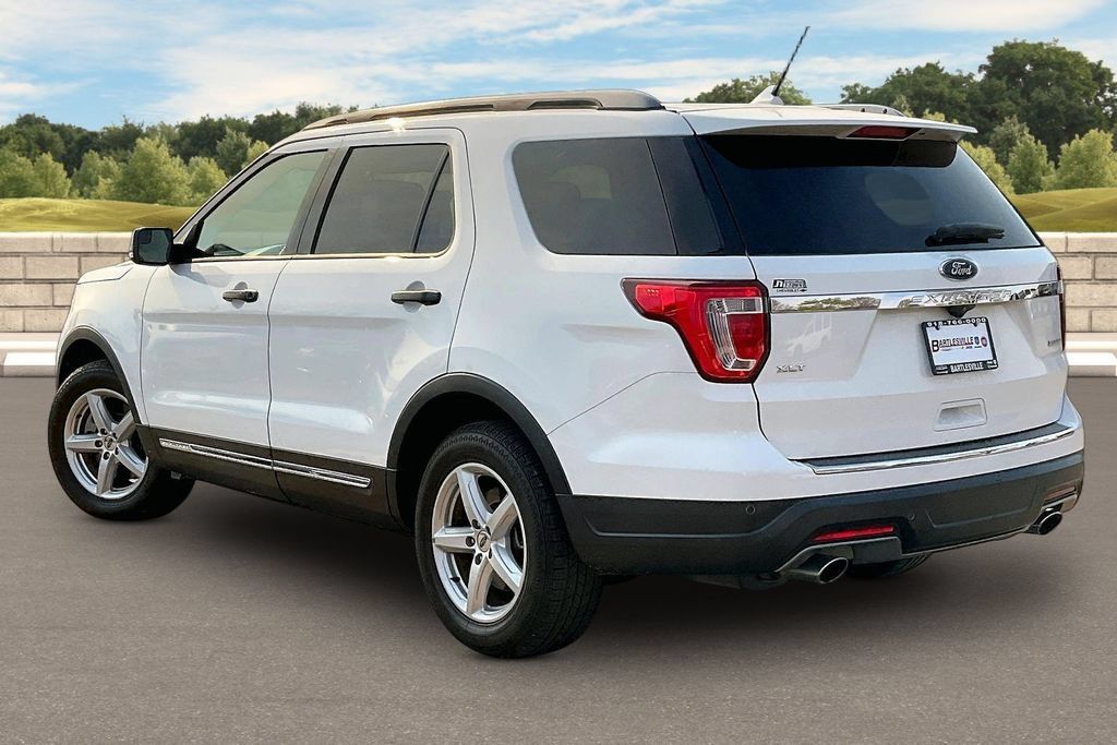 Used 2018 Ford Explorer XLT w/ Equipment Group 201A FWD image 10