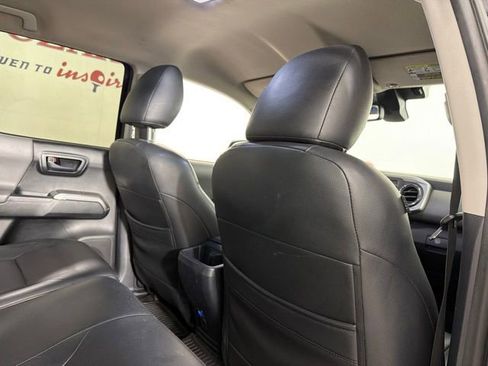 Used 2018 Toyota Tacoma SR5 AWD/4WD image 19