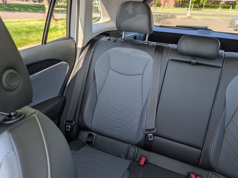 Certified 2025 Volkswagen Tiguan SE AWD/4WD image 12