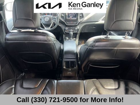 Used 2019 Jeep Cherokee Latitude Plus w/ Cold Weather Group AWD/4WD image 50