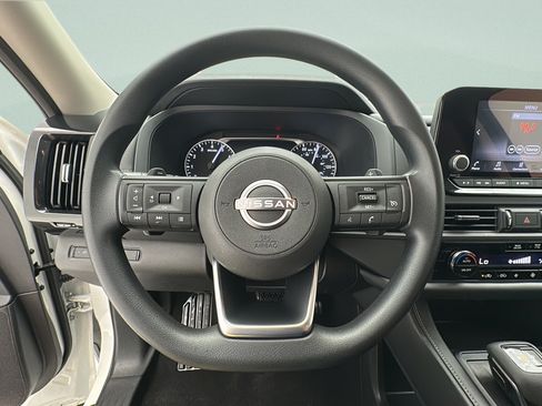 Used 2024 Nissan Pathfinder S AWD/4WD image 15