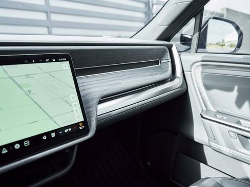 Used 2025 Rivian R1S Adventure image 85