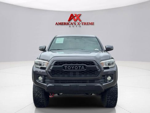 Used 2017 Toyota Tacoma TRD Off-Road w/ Premium & Technology Package AWD/4WD image 9
