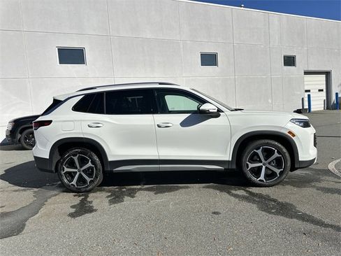 New 2025 Volkswagen Tiguan SE image 6