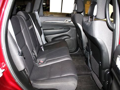 Used 2019 Jeep Grand Cherokee Laredo image 27