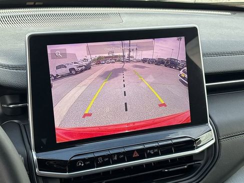 Used 2023 Jeep Compass Limited image 25