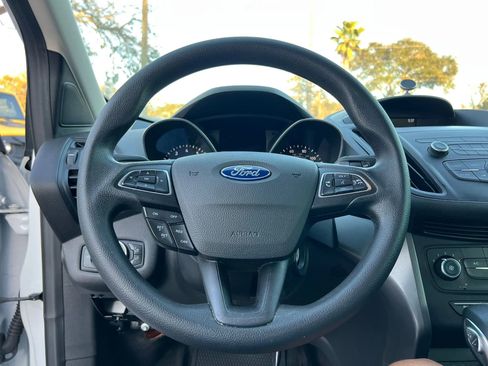 Used 2019 Ford Escape S image 7