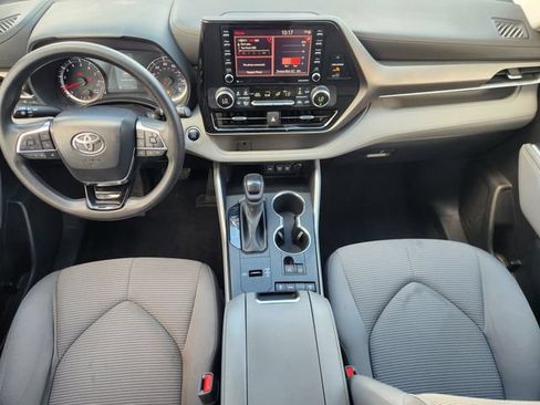 Used 2021 Toyota Highlander L FWD image 26