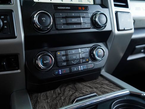 Used 2019 Ford F250 Lariat w/ Lariat Value Package AWD/4WD image 27