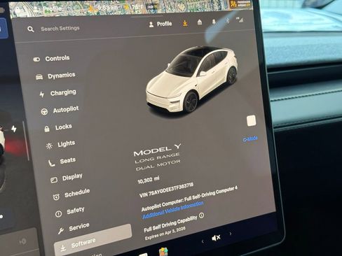 Used 2026 Tesla Model Y image 12