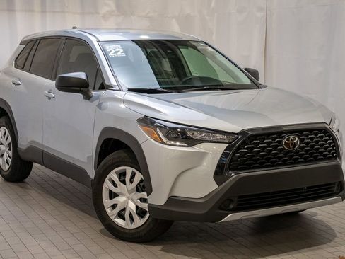 Certified 2022 Toyota Corolla Cross L image 1