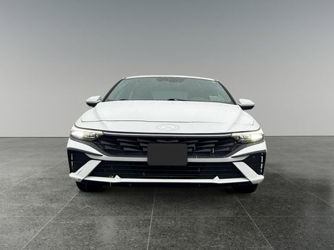 Used 2024 Hyundai Elantra SEL image 2