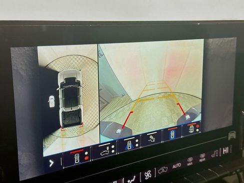 Used 2024 GMC Hummer EV 2X w/ LPO, Illumination Package image 17