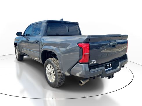 Used 2024 Toyota Tacoma SR5 AWD/4WD image 4