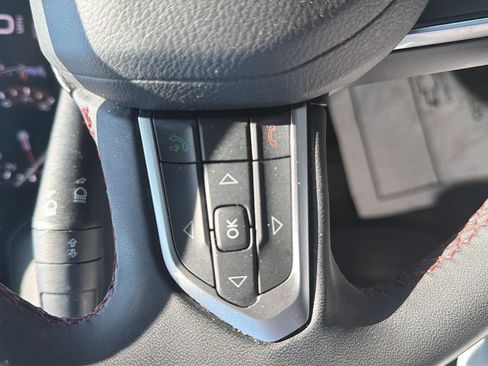 Used 2025 Jeep Compass Trailhawk AWD/4WD image 16