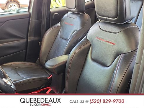 Used 2018 Jeep Renegade Trailhawk AWD/4WD image 11
