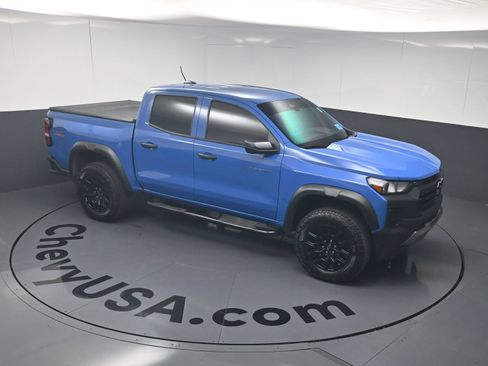 Used 2025 Chevrolet Colorado Trail Boss AWD/4WD image 31