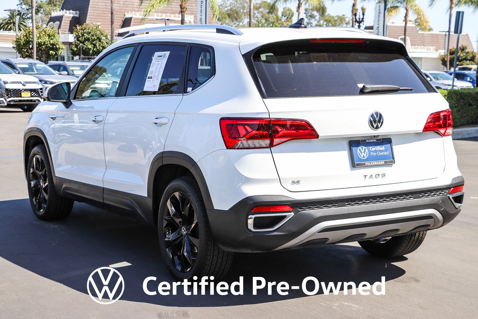 Used 2023 Volkswagen Taos SE w/ Panoramic Sunroof Package FWD image 9