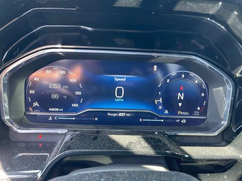 Used 2025 Chevrolet Silverado 1500 LT RWD image 6