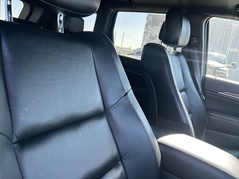 Used 2019 Jeep Grand Cherokee Limited AWD/4WD image 13