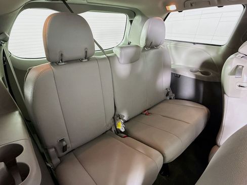 Certified 2017 Toyota Sienna XLE image 27