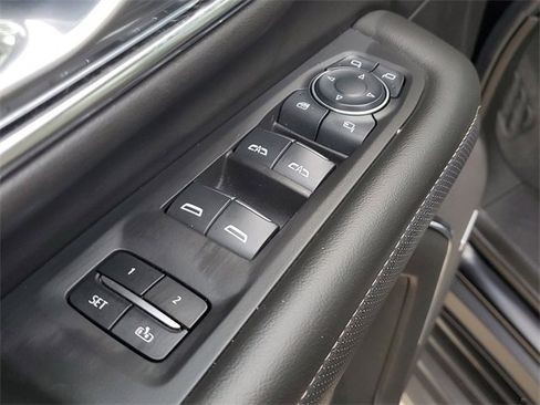 Used 2024 Chevrolet Suburban Premier image 22