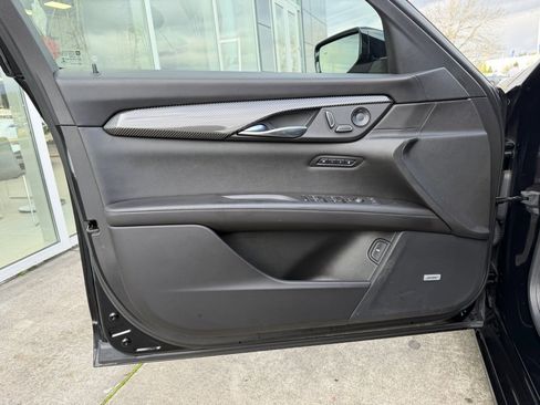 Used 2020 Cadillac CT6 V w/ LPO, Premium Carpet Package image 11