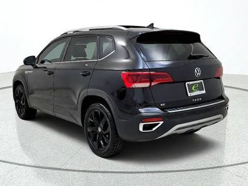 Used 2022 Volkswagen Taos SE FWD image 6