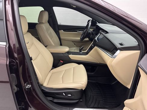 Used 2018 Cadillac XT5 AWD image 44