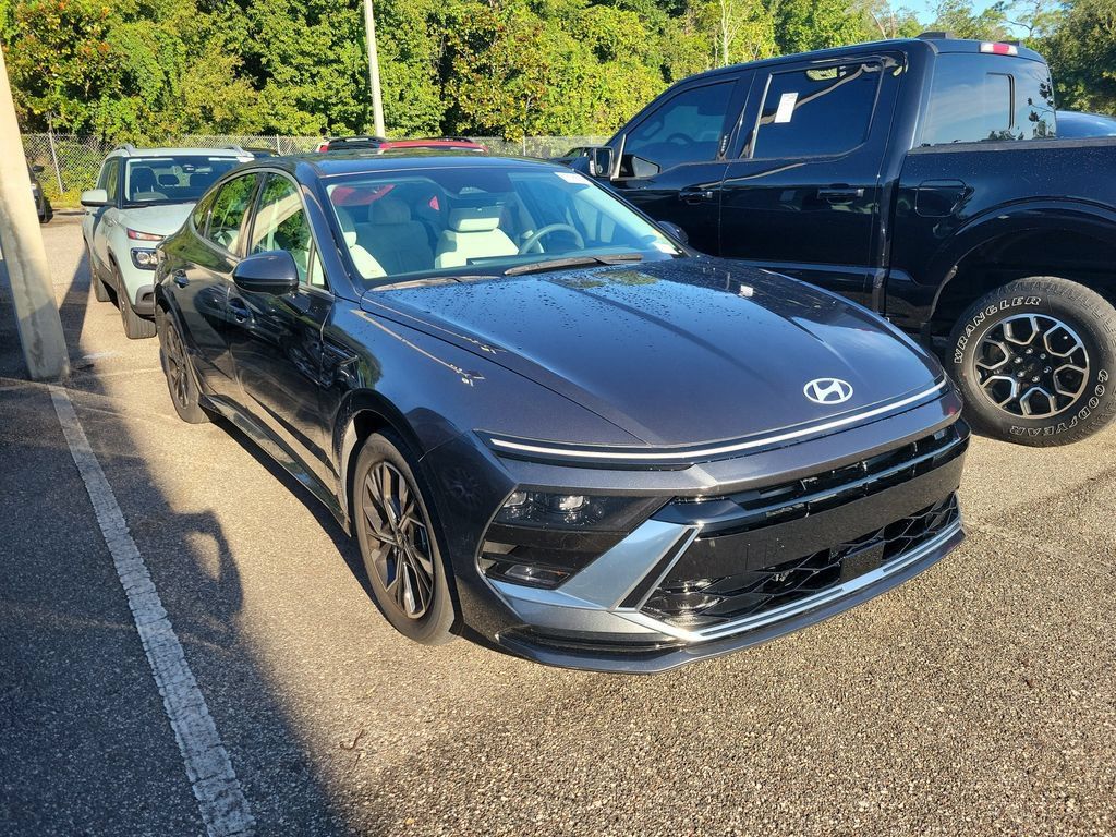 Used 2024 Hyundai Sonata SEL FWD image 2